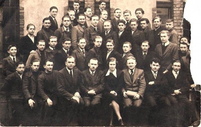 Szkoła Górnicza, niestety tylko podejrzewam, ze też w Niedobczycach  ok. roku 1947