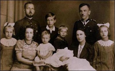 Liburowie z dziećmi, z bratem Innocenta i Felicją Grzywnowicz