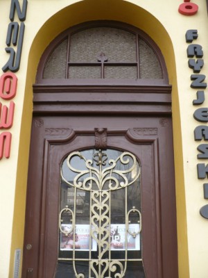 Drzwi od strony Hallera