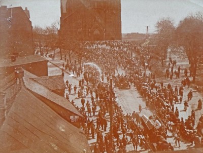 Rybnik procession 2 Neue Kirche.jpg